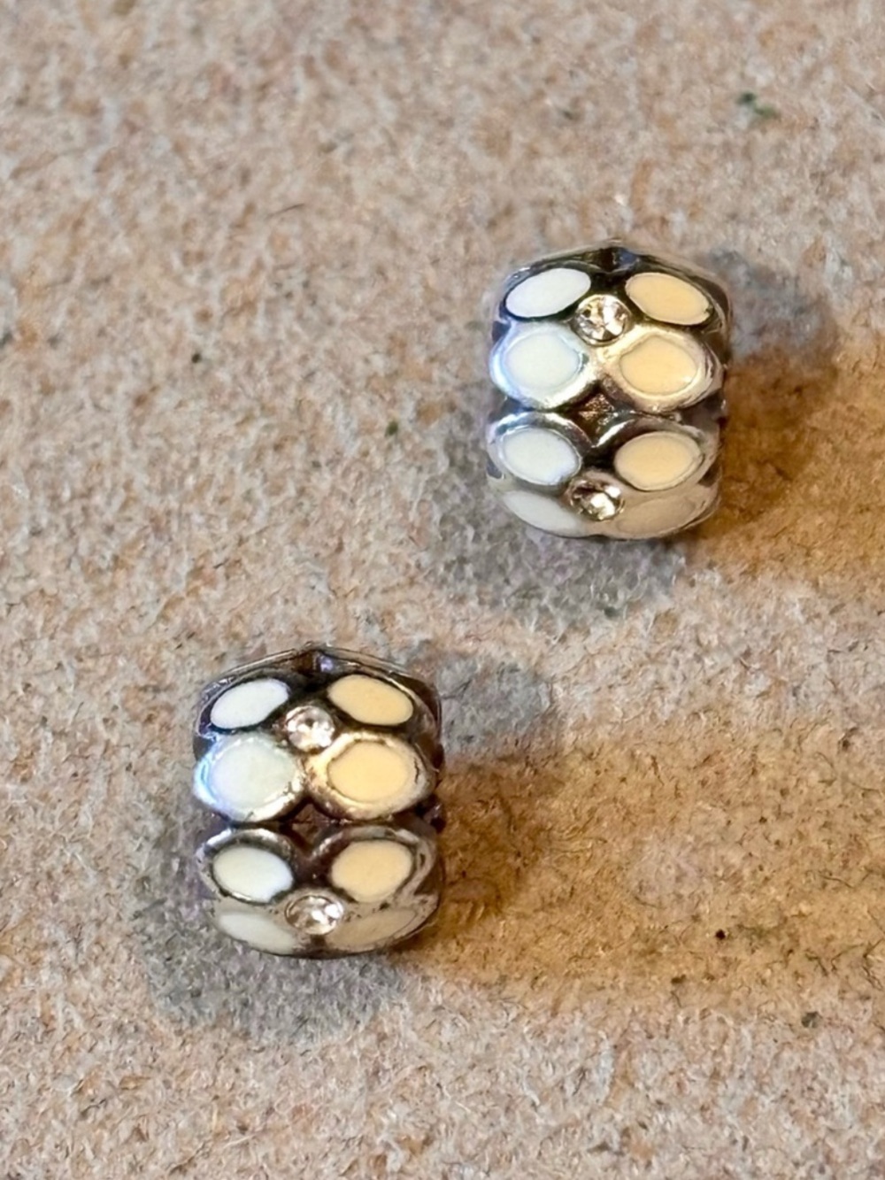 Two 🆕 Brighton white Mini Ring of Flower beads Fit MINI holders ONLY Retired